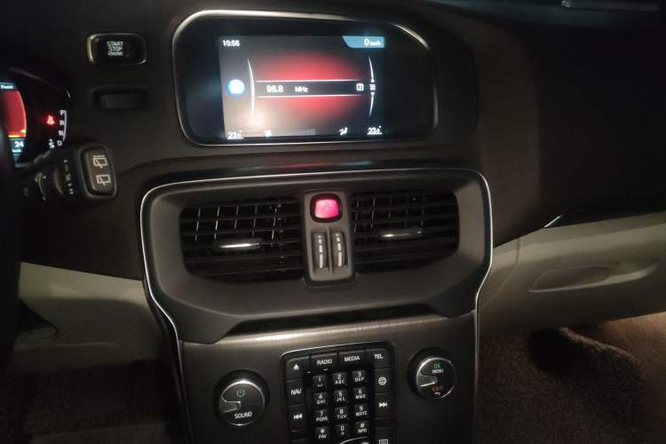 Used Volvo V40 2015 1.6T Zhiyi Edition