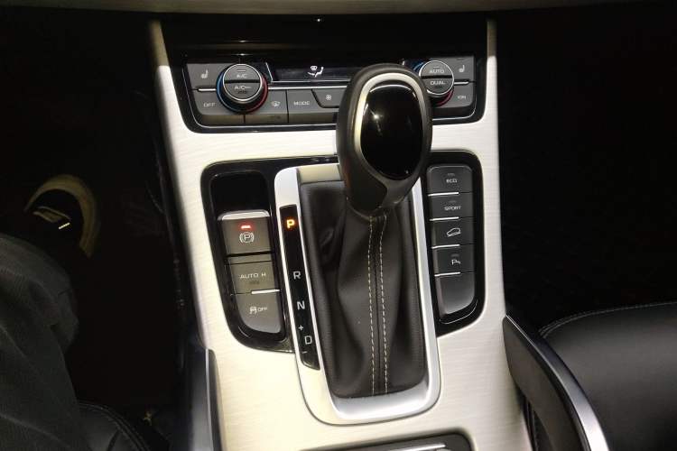 Used Geely Auto Emgrand X7 Sport 2018 1.8TD Automatic Two-Wheel Drive Smart Connect 4G Internet Edition