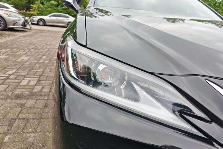 Used Lexus ES 2018 300h Premier Edition China VI Standard Right Front Headlight