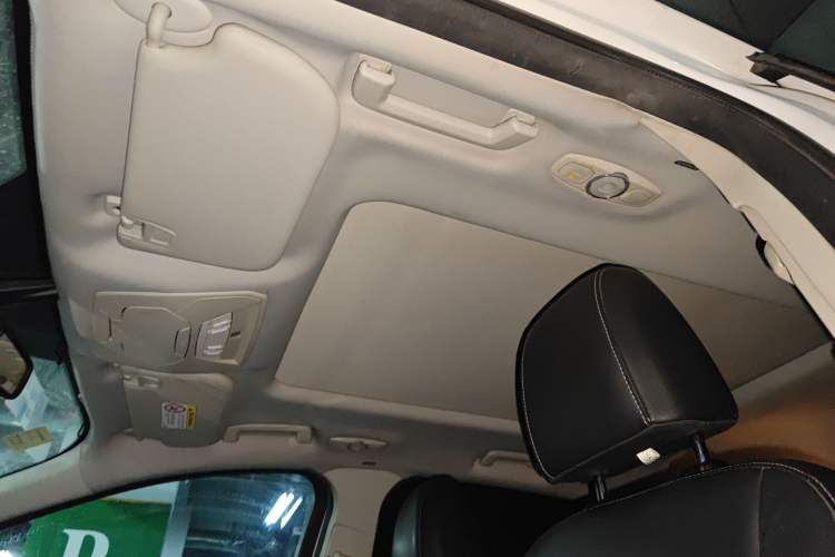 Used Ford Kuga 2015 1.5L GTDi Four-Wheel-Drive Elite Model Headliner