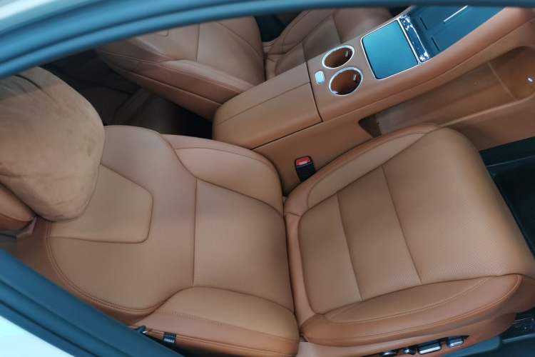 Used Hima AITO M5 2025 Extended-Range Ultra All-Wheel-Drive Version Right Front Seat