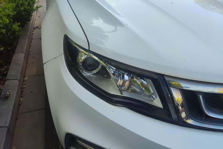 Used Geely Auto Emgrand X7 Sport 2018 1.8TD Automatic Two-Wheel Drive Zhiya Model Exterior 6