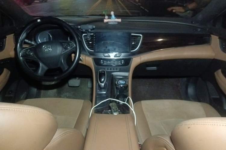 Used Buick LaCrosse 2016 20T Luxury Model Center Console