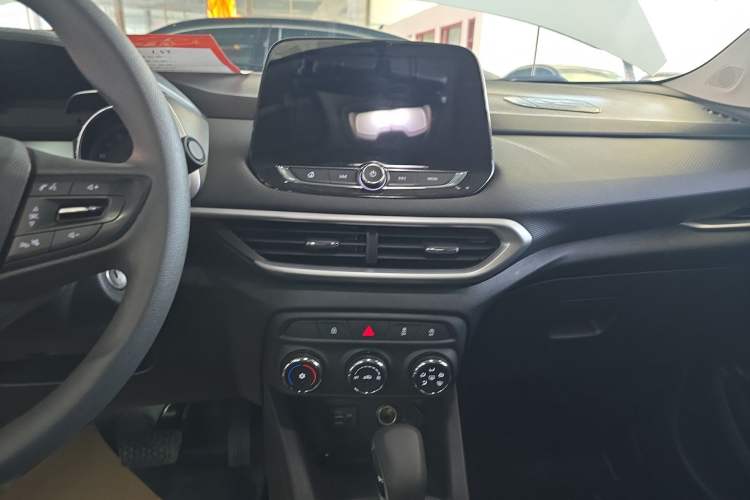 Used Chevrolet Trax 2019 Redline 335T CVT Trendy Version China VI Standard Audio And AC Panel