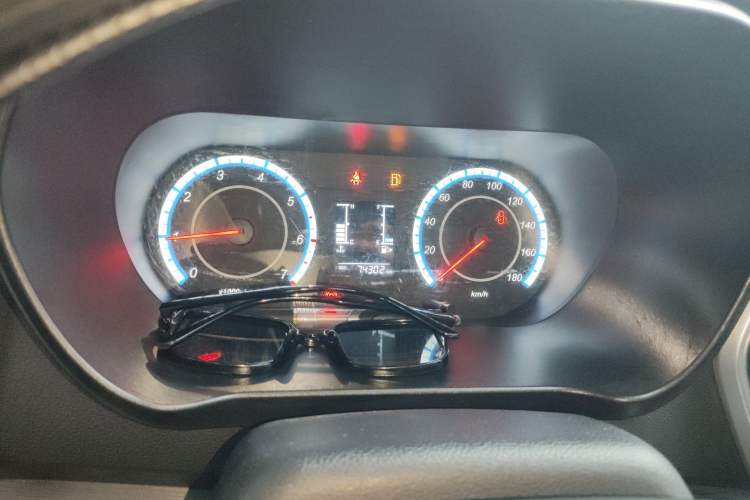 Used CHANGAN KAICHENG Ruixing M60 2023 1.5L GDI Comfort-Class Passenger Vehicle 6/7 Seats Instrument Cluster