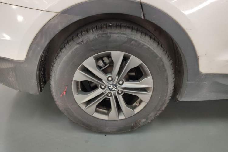 Used Hyundai Santa Fe 2013 2.4L Automatic 2WD Comfort Edition Right Rear Wheel Hub