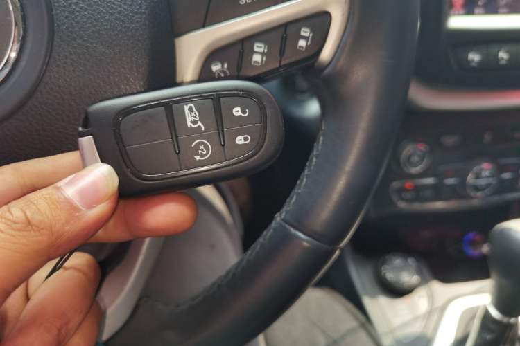 Used Jeep Cherokee 2014 2.4L Elite Edition Vehicle Key