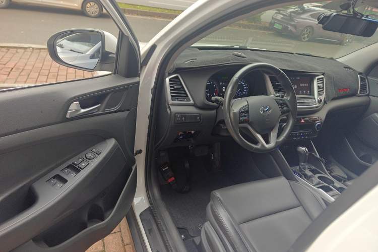 Used Hyundai Tucson 2015 1.6T Dual-Clutch Two-Wheel-Drive Smart Model
