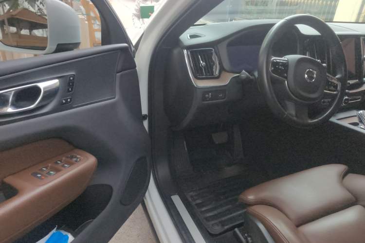 Used Volvo XC60 2022 B5 4x4 Smart Luxury Edition