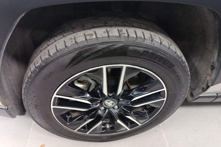 Used Toyota Wildlander New Energy 2021 High-Performance Edition 2.5L Two-Wheel Drive Powerful Version Left Front Wheel Hub