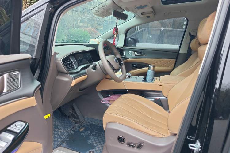 Used Denza D9 2022 DM-i 970 Four-Wheel Drive Prestige Model
