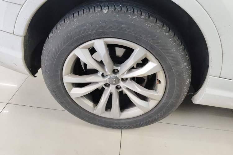 Used Audi Q7 2016 40 TFSI Comfort Model
