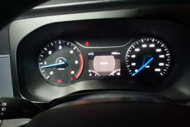 Used JMC Fushun 2025 2.0T 6MT Diesel Short-Wheelbase Mid-Height Commercial Multi-Purpose Passenger Vehicle 5/6 Seats
