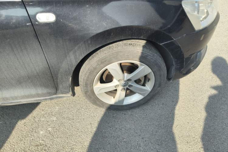 Used Volkswagen Santana 2015 1.6L Automatic Comfort Edition Right Front Wheel Hub