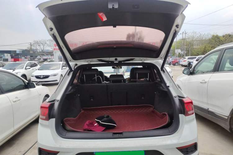 Used Volkswagen T-ROC 2018 280TSI DSG Four-Wheel Drive Luxury Version China V Emission Standard Trunk