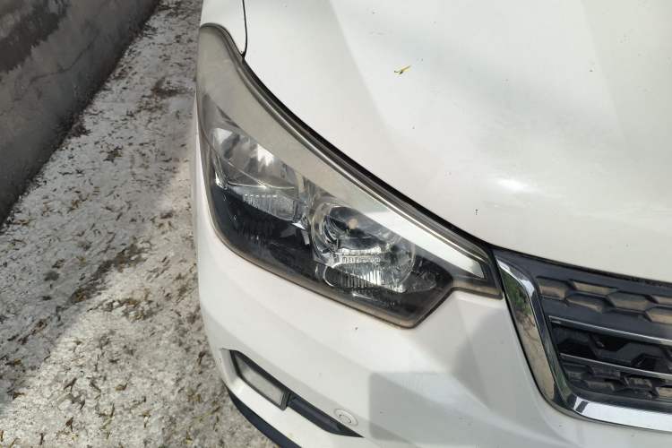 Used Wuling Hongguang 2016 1.5L S1 Deluxe Model China V-standard Right Front Headlight