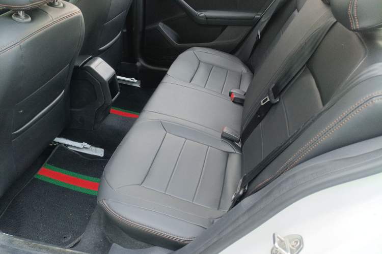 Used Volkswagen Lavida 2018 Classic 1.5L Automatic Fashion Edition China VI Standard Left Rear Seat