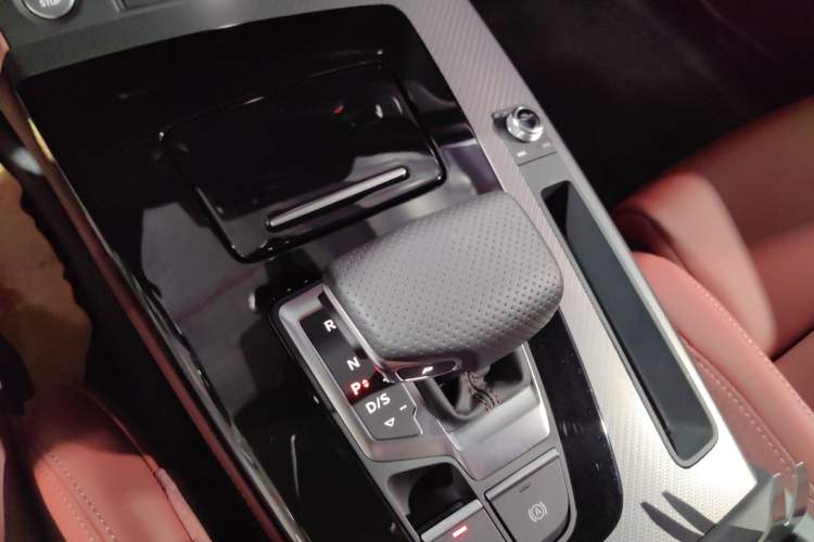 Used Audi Q5L 2025 quattro 45th Anniversary Edition 40 TFSI Luxury Dynamic Model
