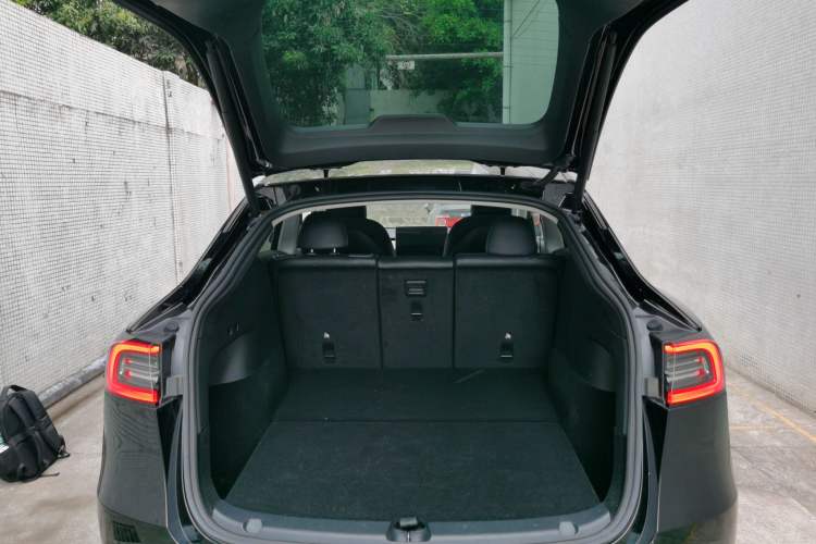 Used Tesla Model Y 2022 Long-Range All-Wheel-Drive Version
