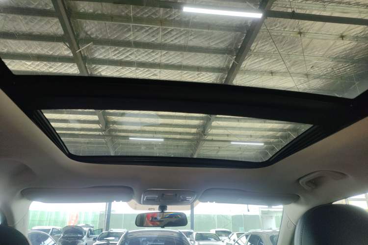 Used Geely Auto Emgrand X7 Sport 2018 1.8TD Automatic Two-Wheel Drive Smart Connect 4G Internet Edition Headliner