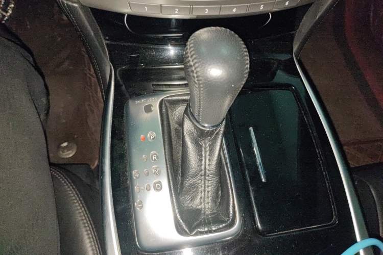 Used Infiniti Q70 2015 Q70L 2.5L Elite Edition Gear Lever