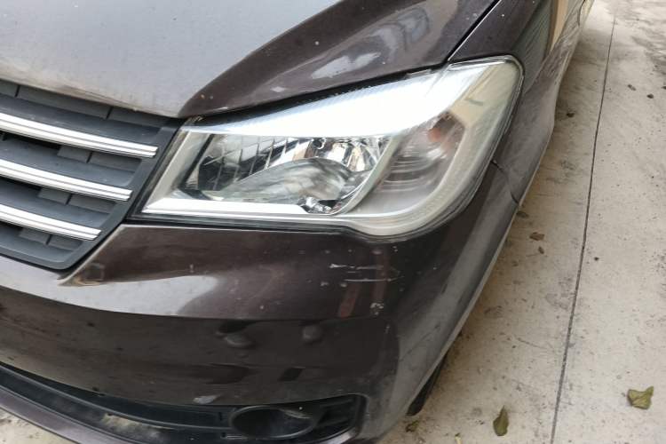 Used Dongfeng Fengon 330 2018 1.5L 330S Comfort Edition DK15 Left Front Headlight