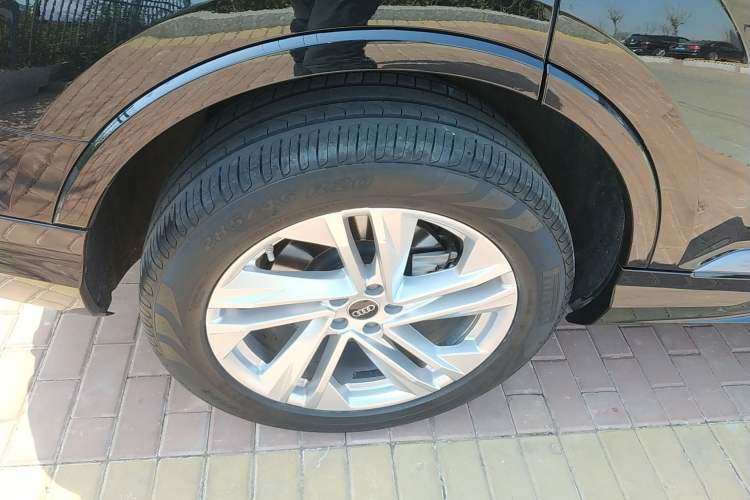 Used Audi Q7 2023 45 TFSI quattro S line Sport model
