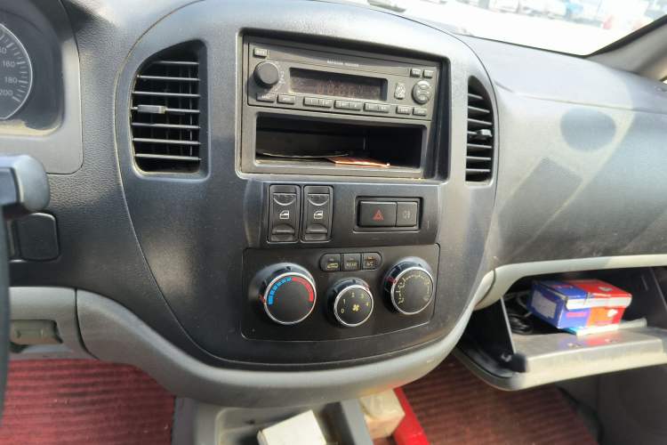 Used FORTHING Lingzhi 2013 V3 1.5L 7-Seater Standard Model II
