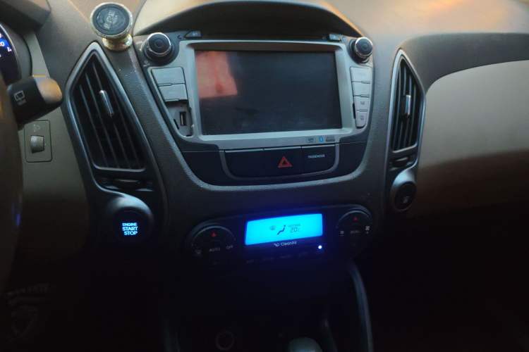 Used Hyundai ix35 2013 2.0L Automatic Two-Wheel Drive Smart GLS China IV Standard Audio And AC Panel