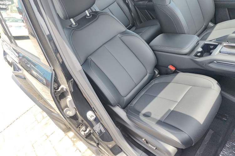 Used Chery Fengyun Fulwin X3 Plus 2025 Model 401 Two-Wheel Drive Smart Leading Edition Right Front Seat