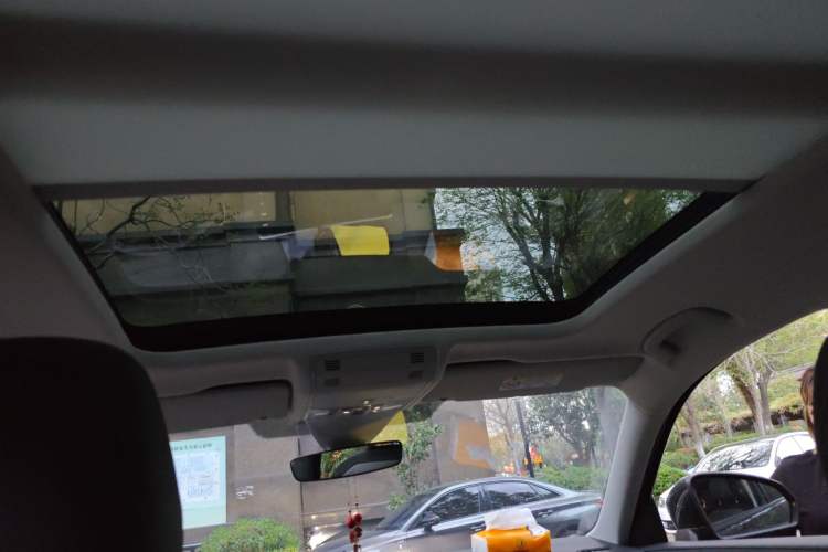 Used Volkswagen Tayron 2024 330TSI Two-Wheel Drive Luxury Plus Advanced Version Headliner