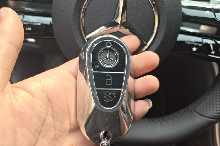 Used Mercedes-Benz C-Class 2022 Restyled C 260 L Sport Edition Vehicle Key