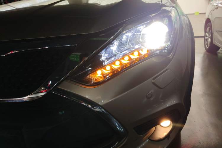 Used BYD Tang New Energy 2015 2.0T Four-Wheel-Drive Flagship Model Left Front Headlight
