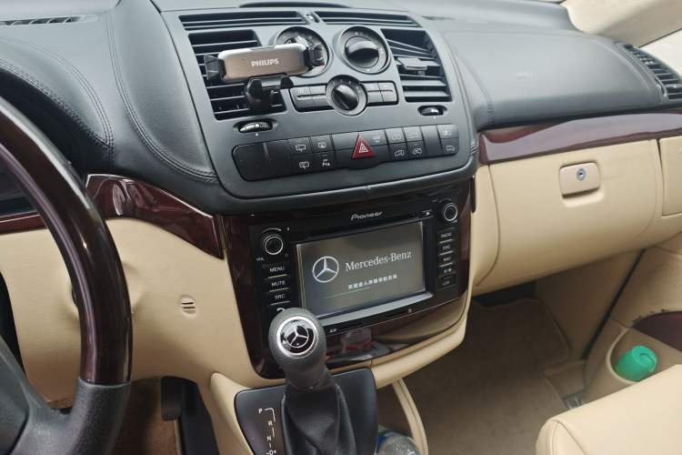 Used Mercedes-Benz Vito 2013 3.0L Elite Edition Audio And AC Panel