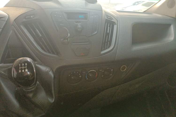 Used Ford Transit 2017 2.0T Diesel Multi-Purpose Commercial Vehicle Short Wheelbase Low Roof China V Standard
