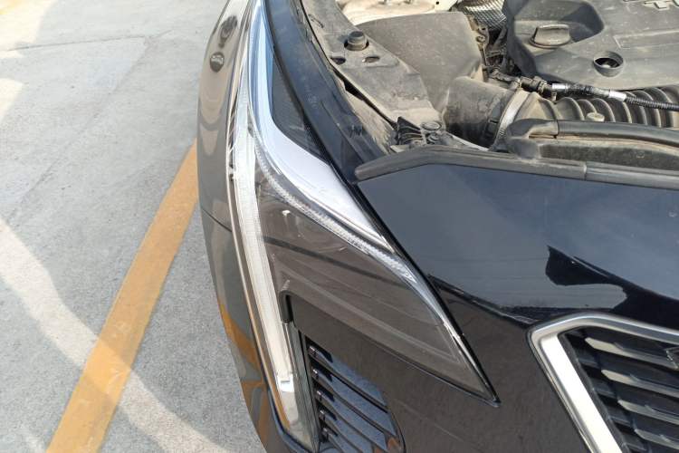 Used Cadillac XT4 2018 28T Two-Wheel Drive Leading Version Right Front Headlight