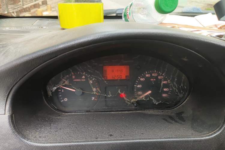 Used Wuling Rongguang 2014 1.2L S Base Model Odometer Close Up