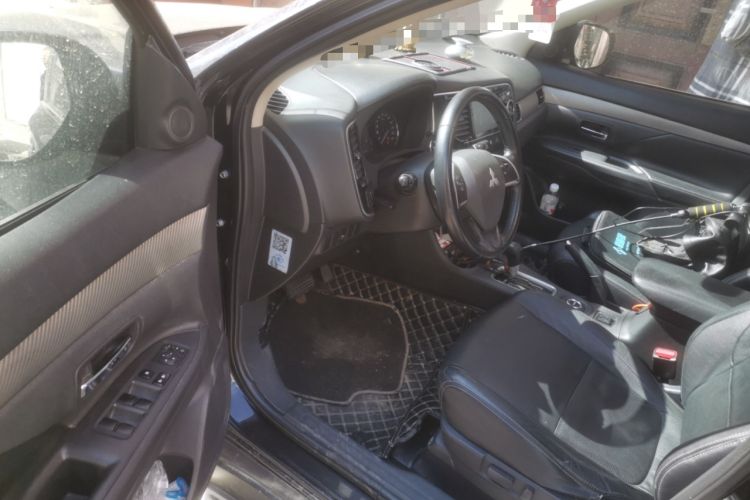 Used Mitsubishi Outlander 2013 2.4L 4x4 Luxury Navigation Edition 5 Seats