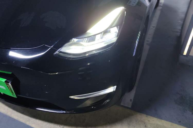 Used Tesla Model Y 2023 Long-Range All-Wheel-Drive Version

