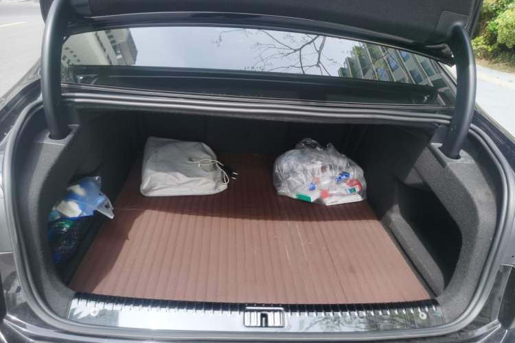 Used Volkswagen Phideon 2018 Revised Version 380TSI Two-Wheel Drive Business Edition
