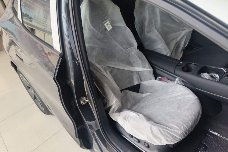 Used Volkswagen ID.UNYX 2025 Pro model Right Front Seat