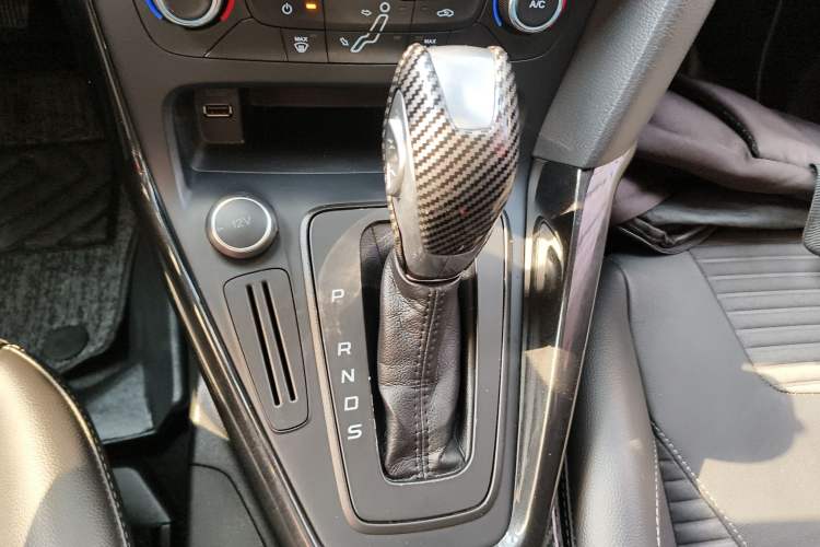Used Ford Focus 2017 Hatchback 1.6L Automatic Fashion Edition Smart Drive Version Gear Lever
