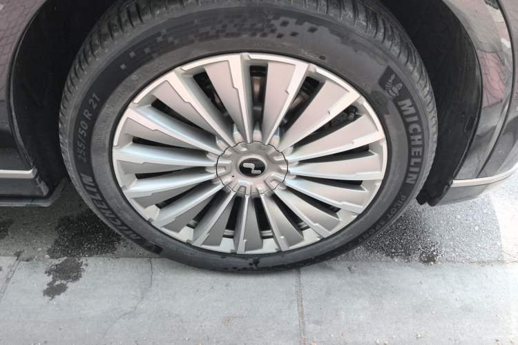 Used ONVO Luxeed L90 2025 Model—Ultra Six-Seater Version Right Front Wheel Hub