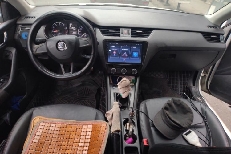 Used Skoda Octavia 2015 Classic Model 1.6L Manual Eado Version
