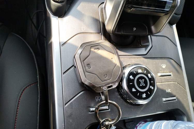 Used JETOUR Traveler 2024 2.0T All-Wheel-Drive Silver Dragon Wings