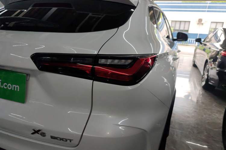 Used CHANGAN OSHAN X5 2021 1.5T DCT Prestige Edition Right Rear Taillight