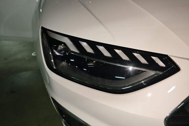 Used Audi A4L 2022 40 TFSI Fashion Dynamic Model Right Front Headlight