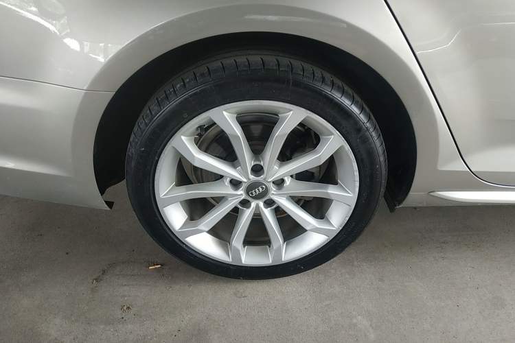 Used Audi A4L 2018 30th Anniversary Edition 40 TFSI Trendy Model Right Rear Wheel Hub