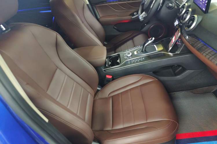 Used Wey VV5 2019 1.5T Two-Wheel Drive Smart Pioneer
