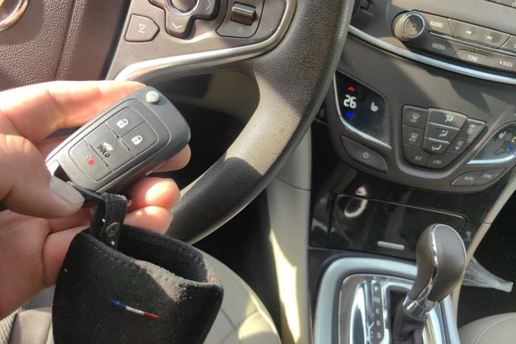 Used Buick Regal 2015 2.0L Elite Fashion Edition Vehicle Key